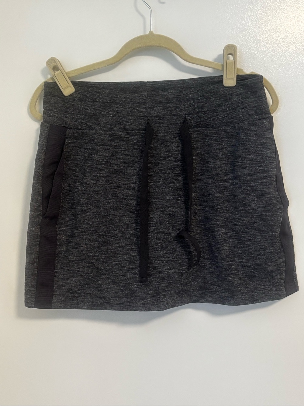 Athleta  Drawstring Skort in Charcoal Heather